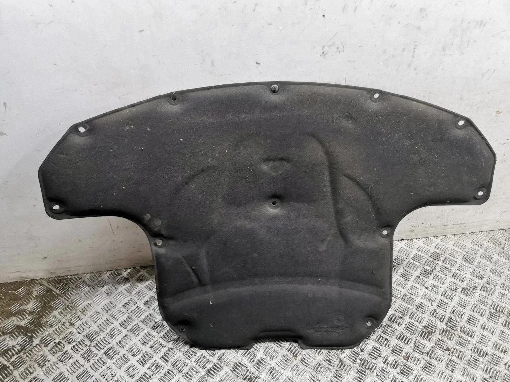 Engine bonnet/hood sound/heat insulation