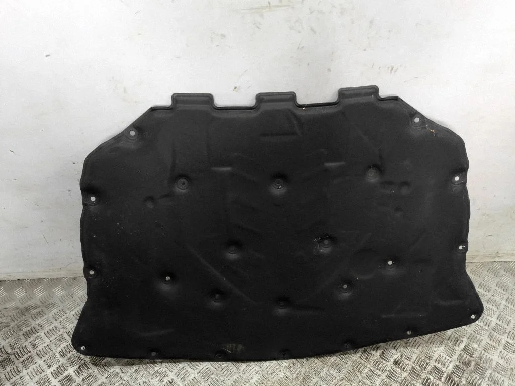 Engine bonnet/hood sound/heat insulation
