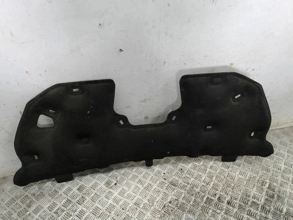 Engine bonnet/hood sound/heat insulation