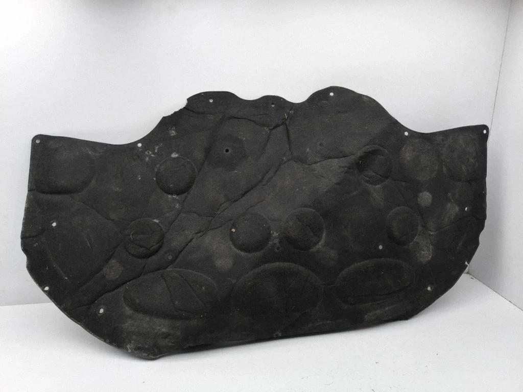 Engine bonnet/hood sound/heat insulation