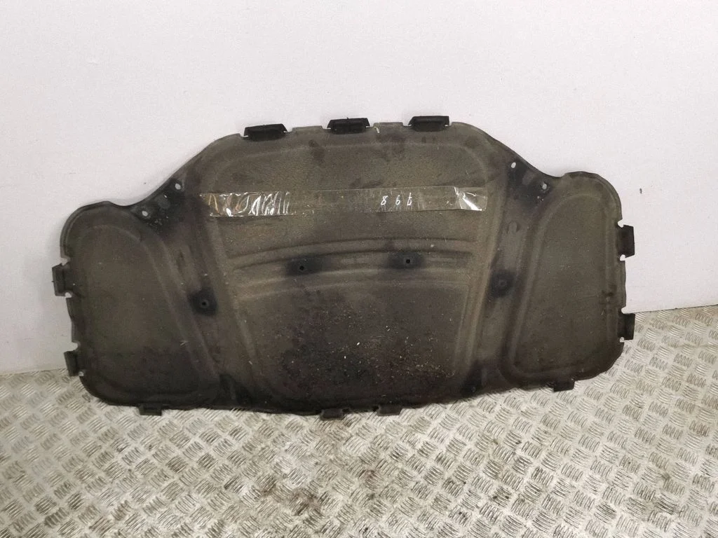 Engine bonnet/hood sound/heat insulation