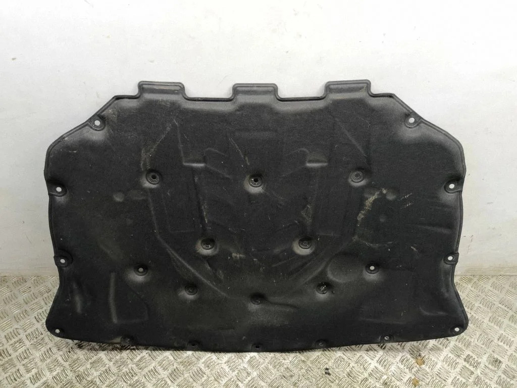 Engine bonnet/hood sound/heat insulation