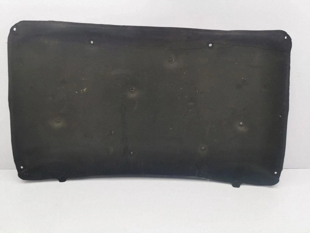 Engine bonnet/hood sound/heat insulation