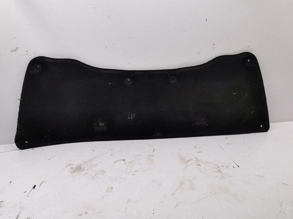 Engine bonnet/hood sound/heat insulation