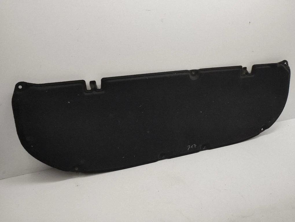 Engine bonnet/hood sound/heat insulation