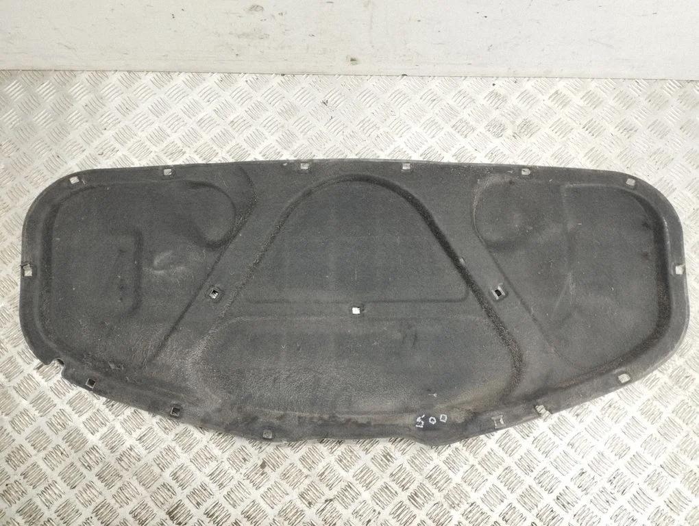 Engine bonnet/hood sound/heat insulation