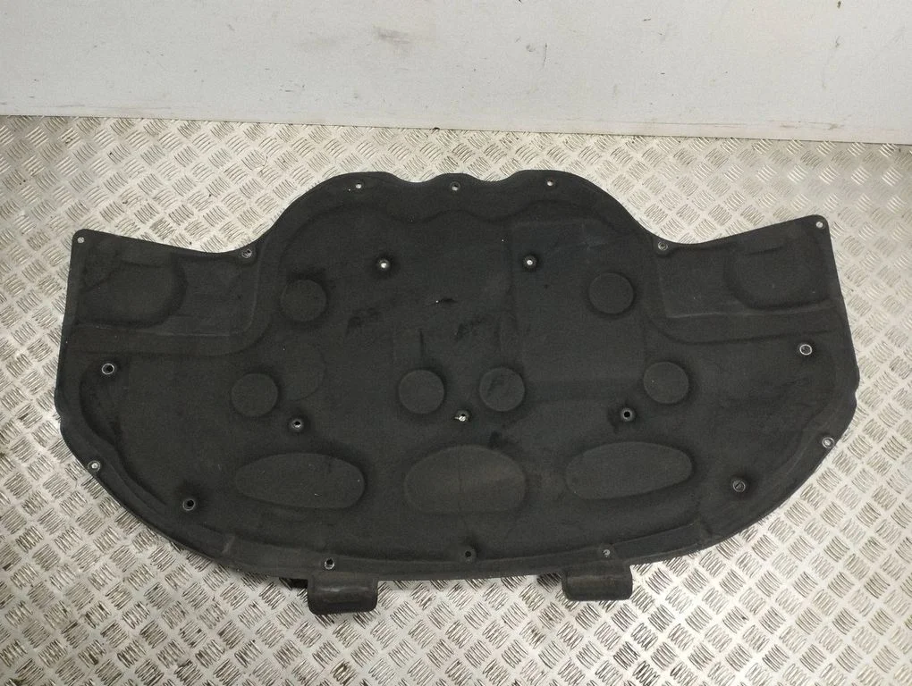 Engine bonnet/hood sound/heat insulation