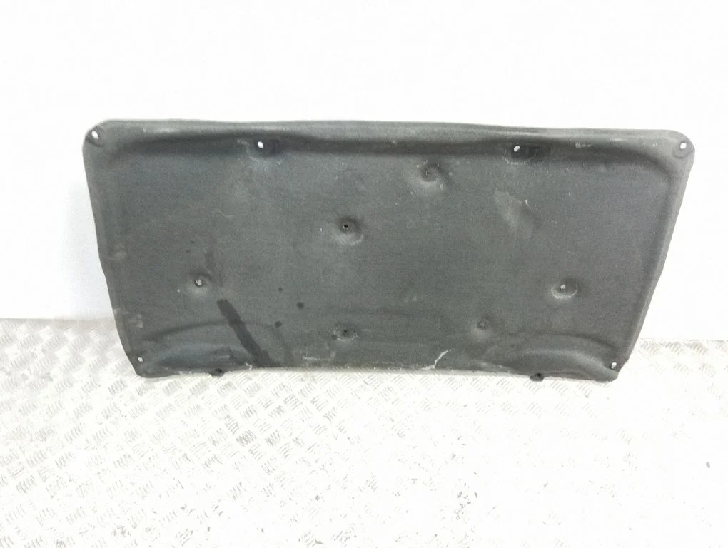 Engine bonnet/hood sound/heat insulation