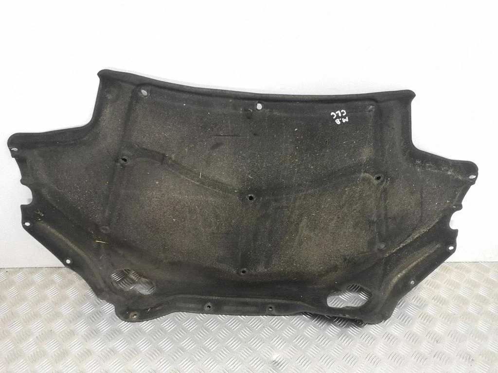 Engine bonnet/hood sound/heat insulation