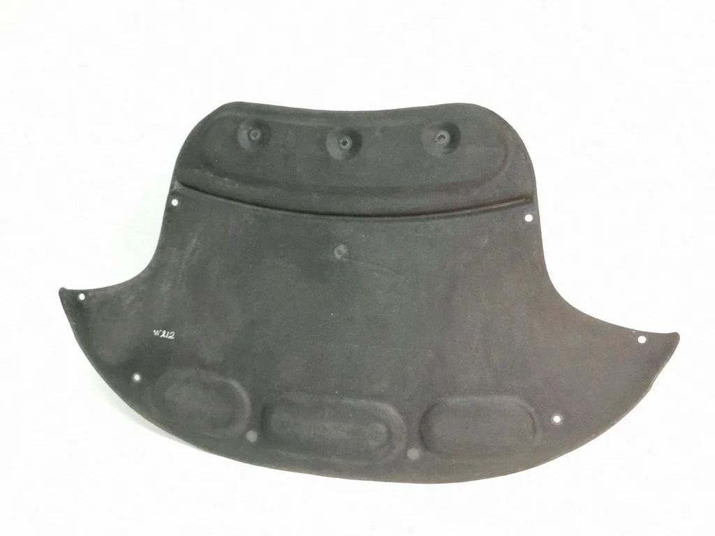 Engine bonnet/hood sound/heat insulation