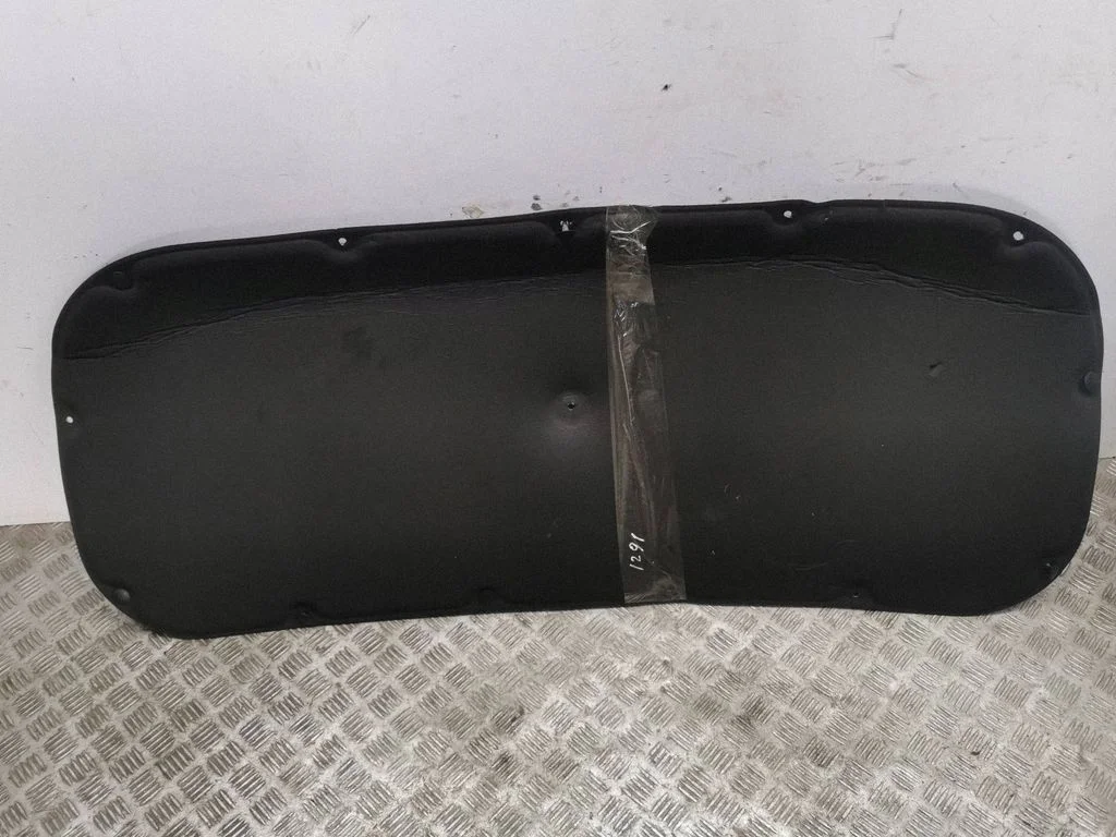 Engine bonnet/hood sound/heat insulation