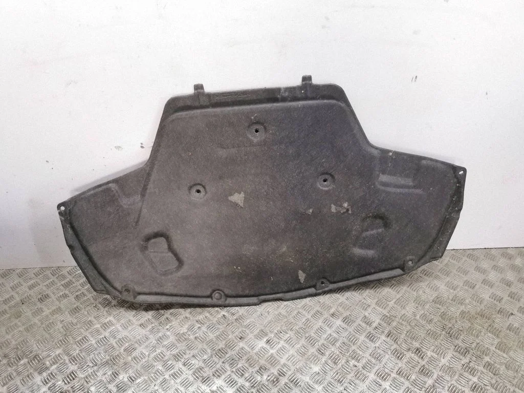 Engine bonnet/hood sound/heat insulation