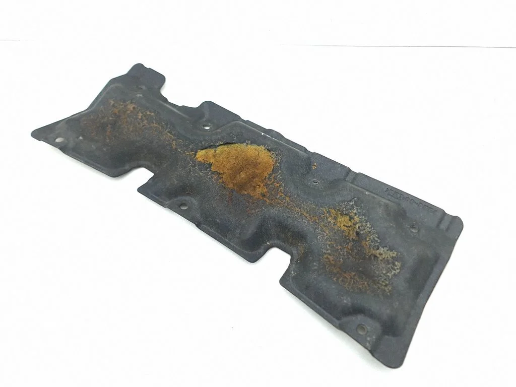 Engine bonnet/hood sound/heat insulation