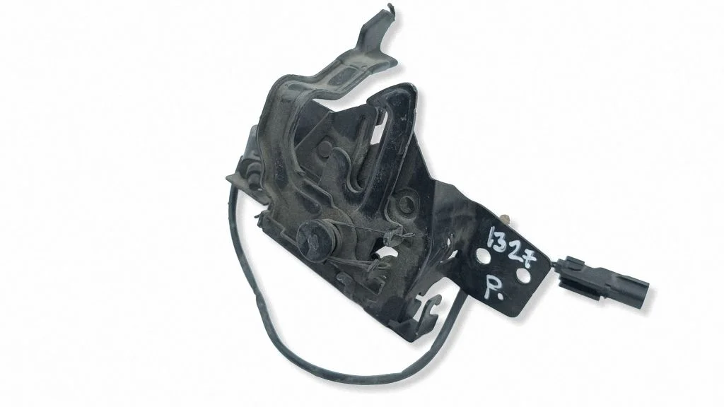 Engine bonnet/hood lock/catch