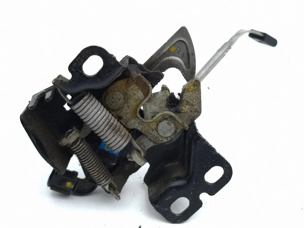 Engine bonnet/hood lock/catch