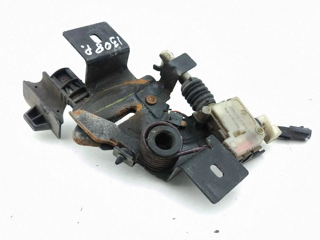 Engine bonnet/hood lock/catch – Tesla Model S (2012-)