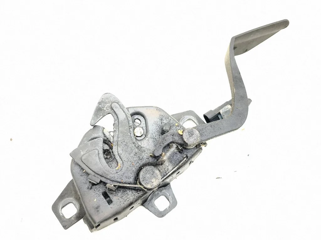 Engine bonnet/hood lock/catch