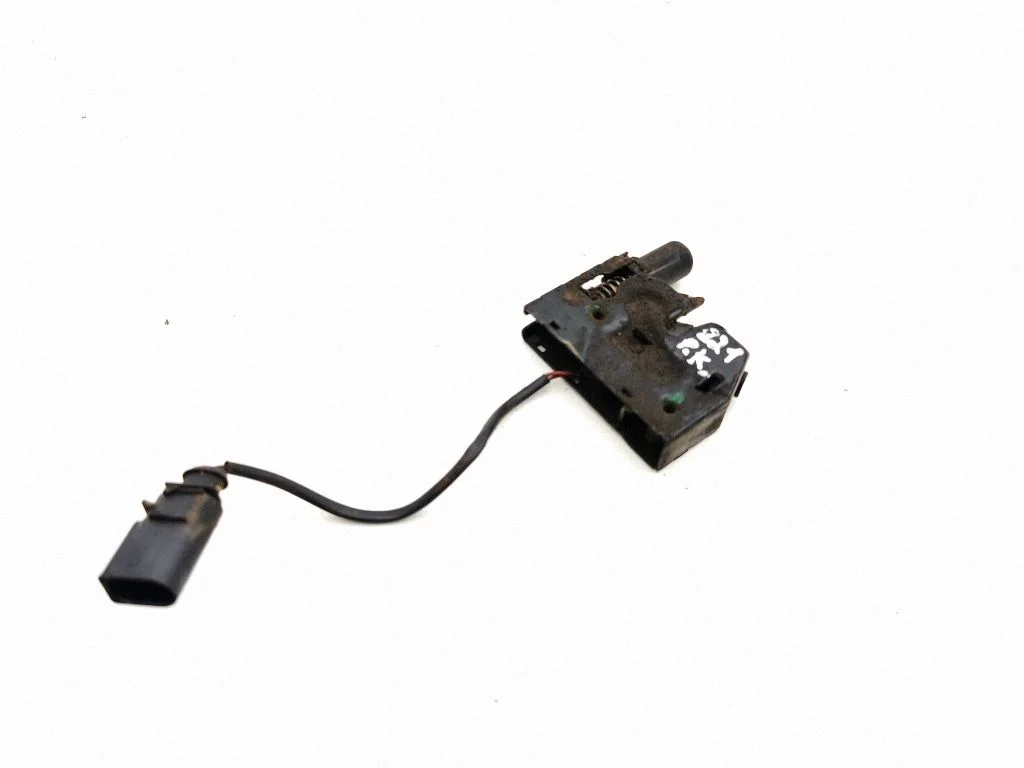 Engine bonnet/hood lock/catch – left