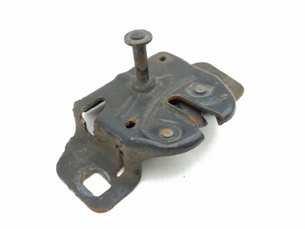 Engine bonnet/hood lock/catch