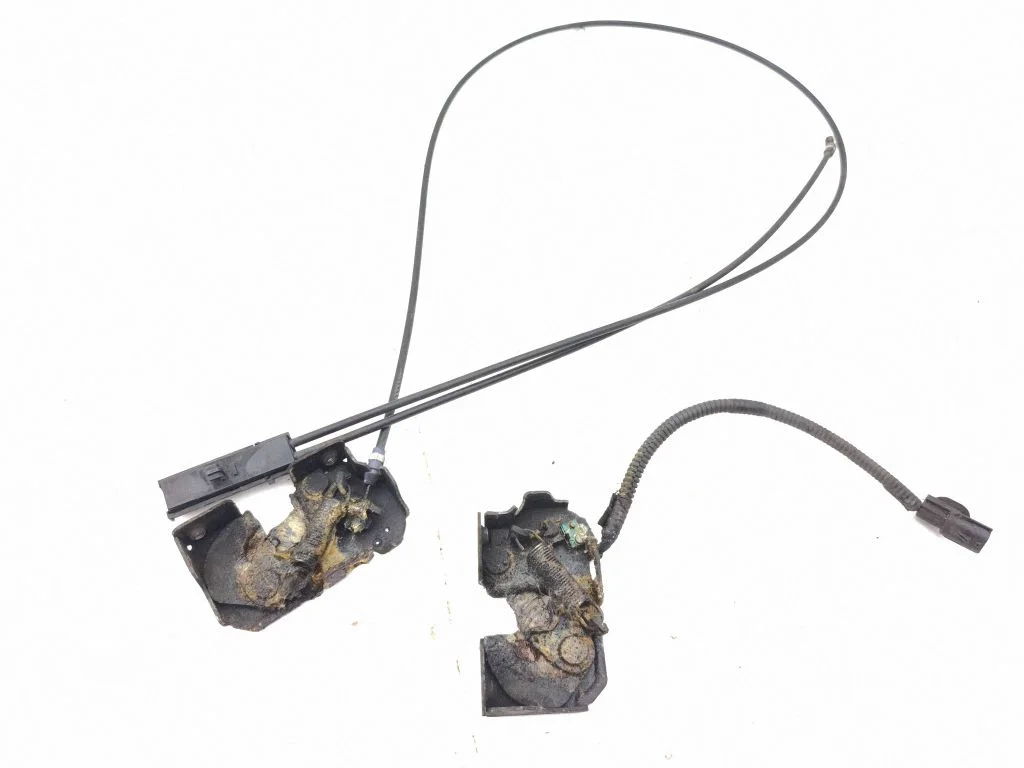 Engine bonnet/hood lock/catch