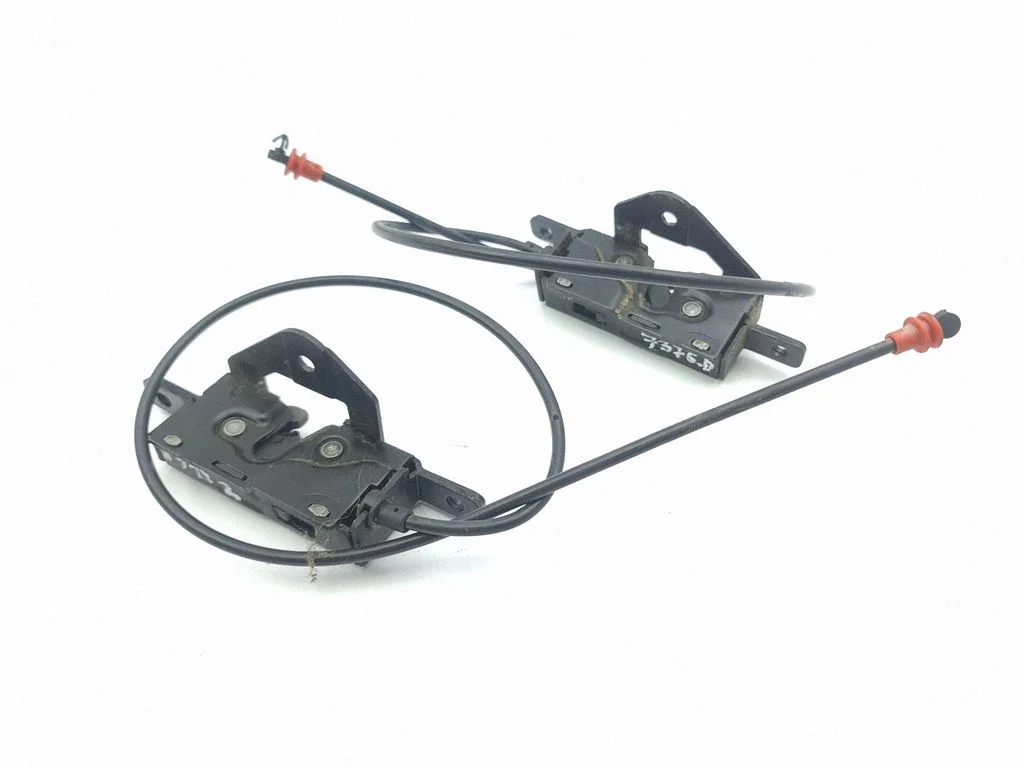 Motora pārsega slēdzene 8408964