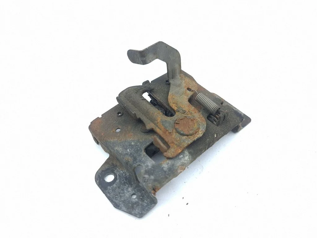 Engine bonnet/hood lock/catch