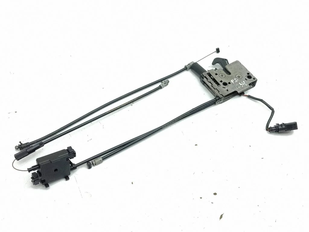 Engine bonnet/hood lock/catch
