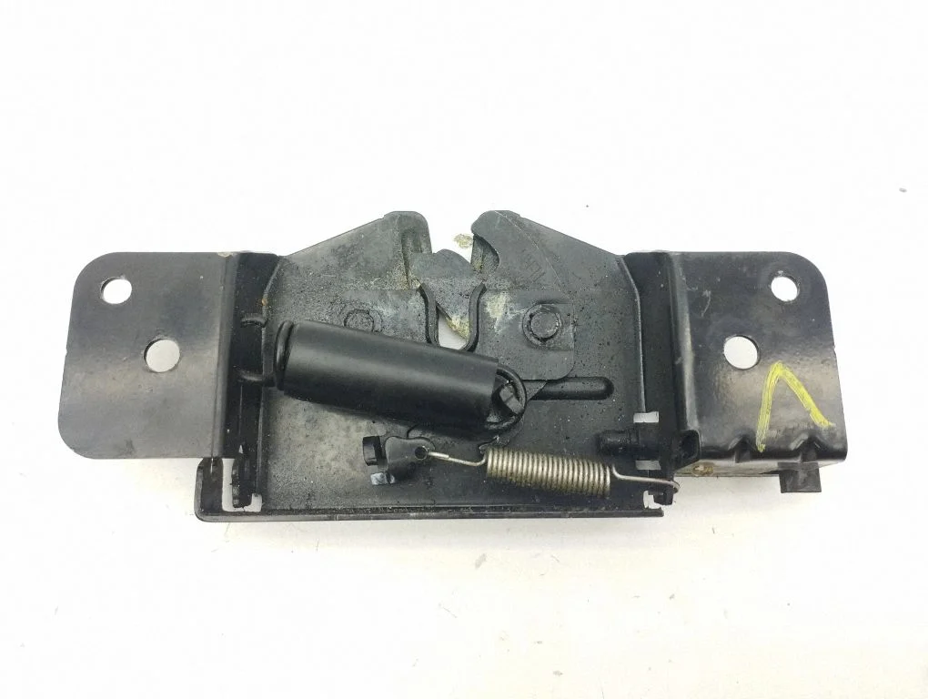 Engine bonnet/hood lock/catch
