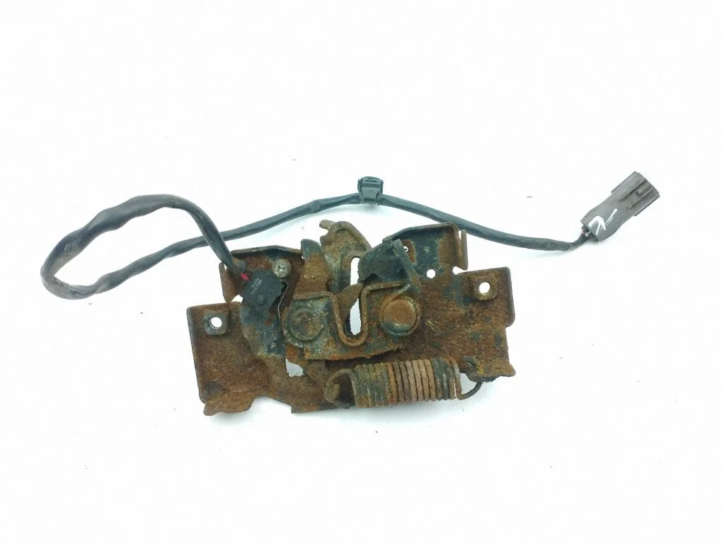 Engine bonnet/hood lock/catch