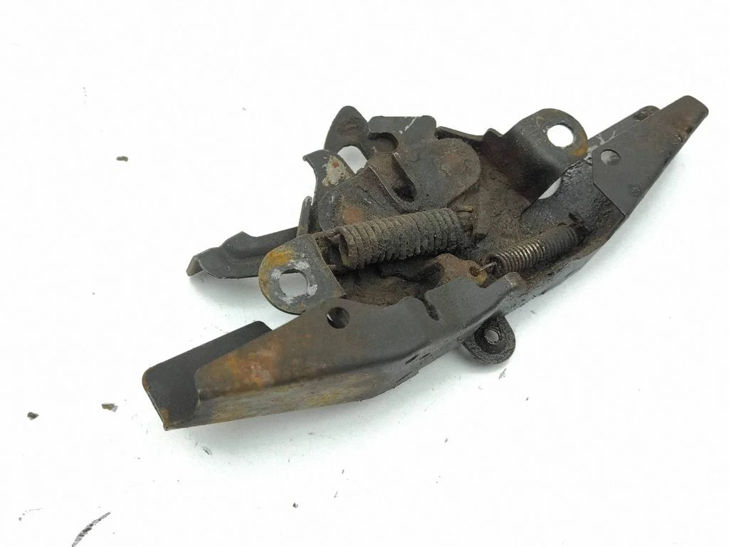 Engine bonnet/hood lock/catch
