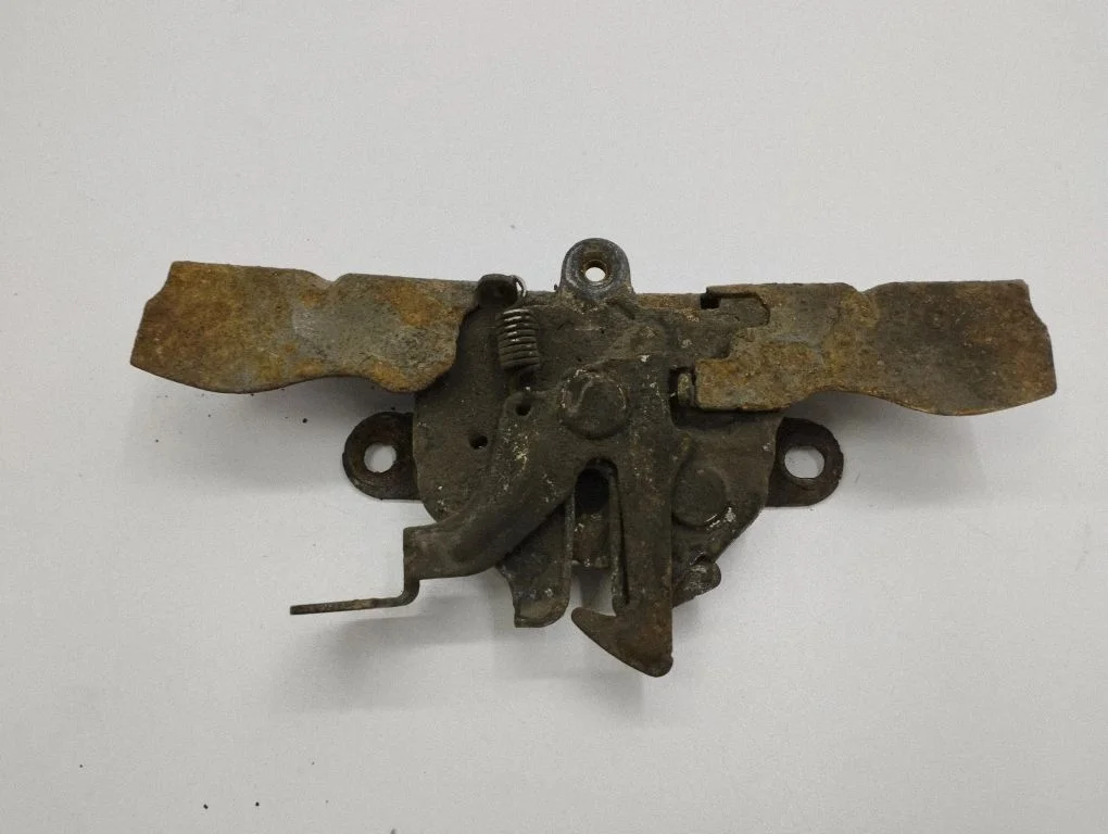 Engine bonnet/hood lock/catch