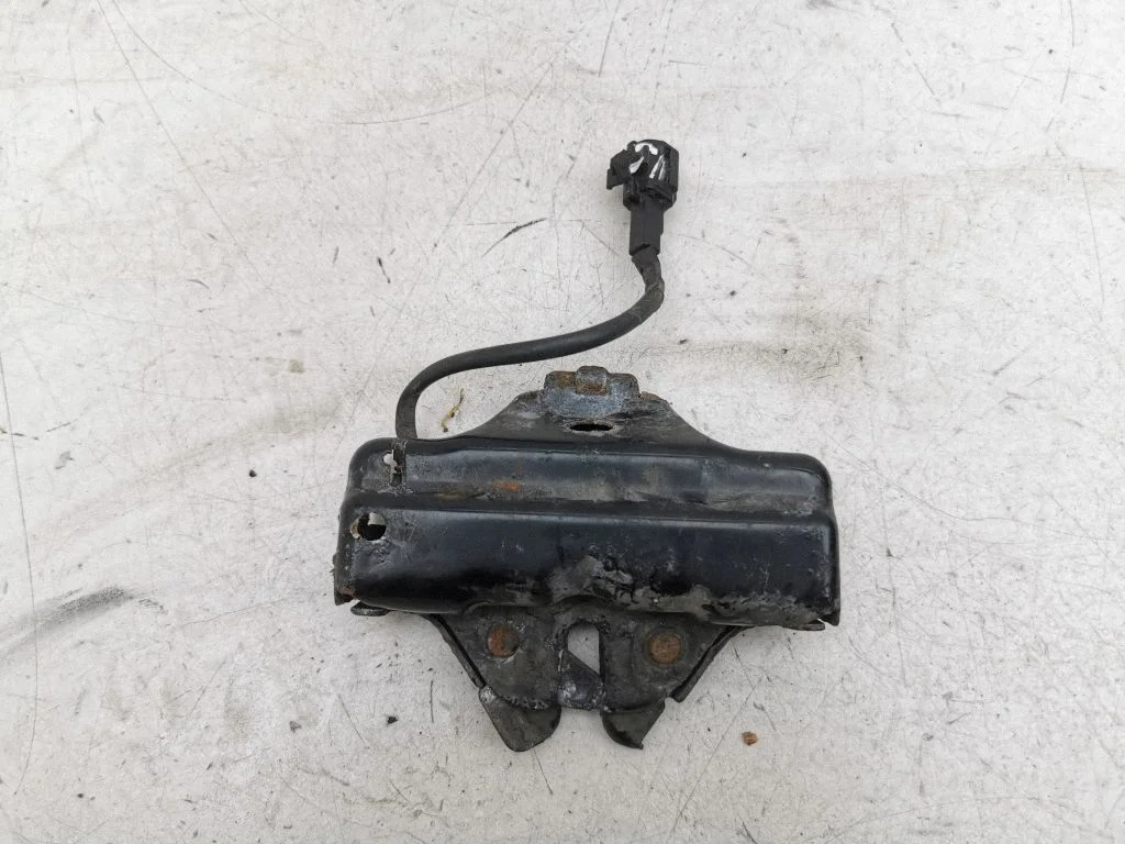 Engine bonnet/hood lock/catch