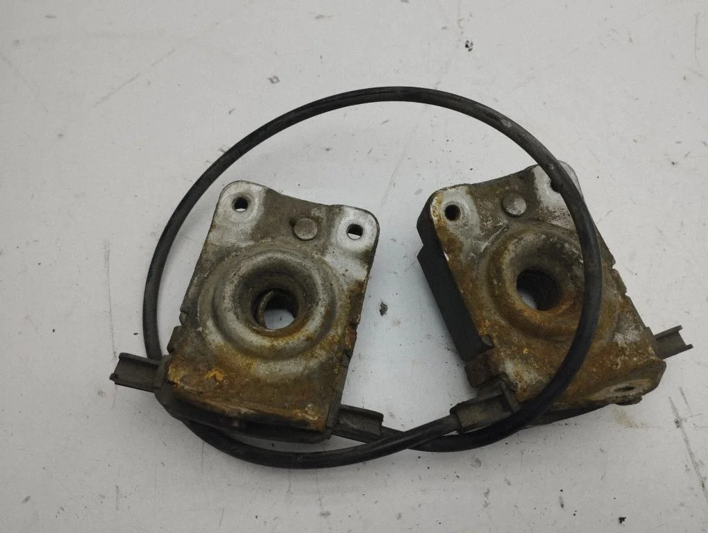 Engine bonnet/hood lock/catch