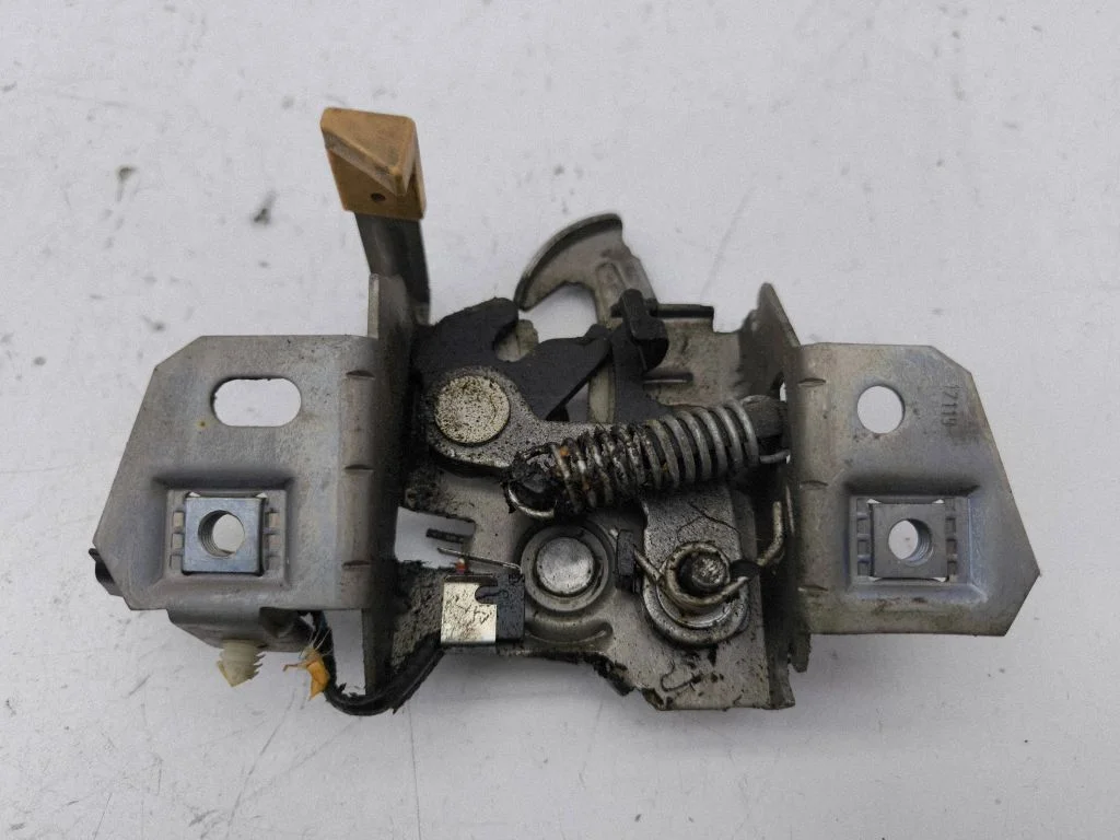 Engine bonnet/hood lock/catch 30716530
