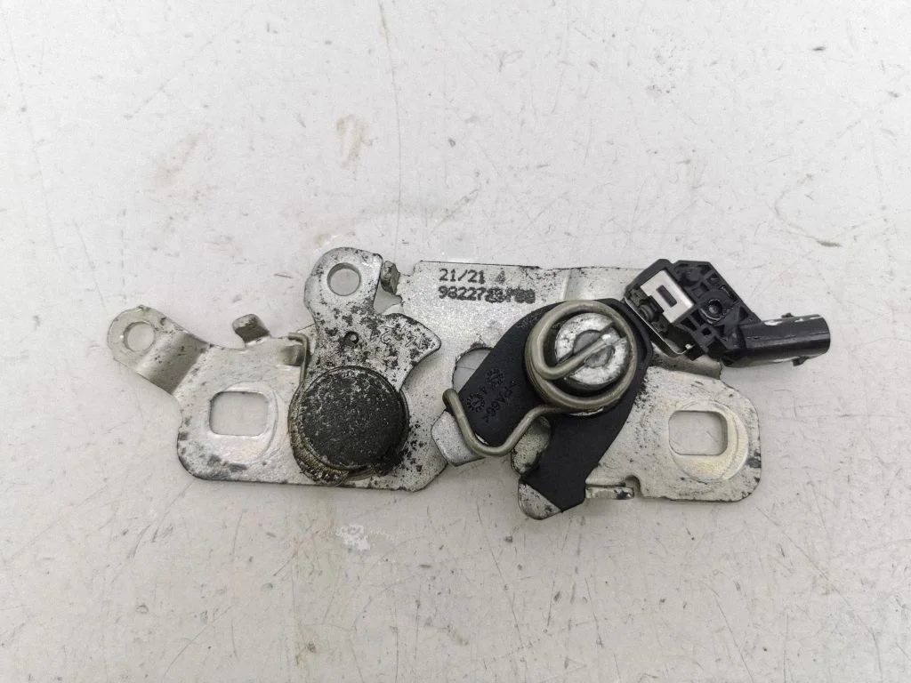 Engine bonnet/hood lock/catch 9822726780