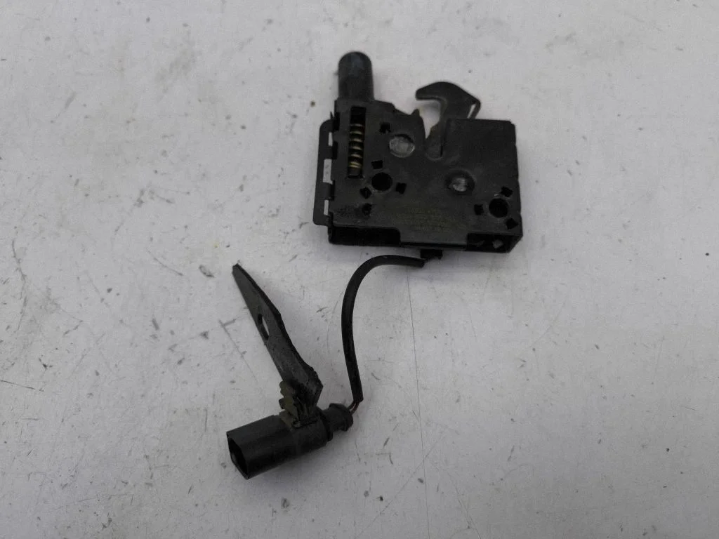 Motora pārsega slēdzene 83A82350901S