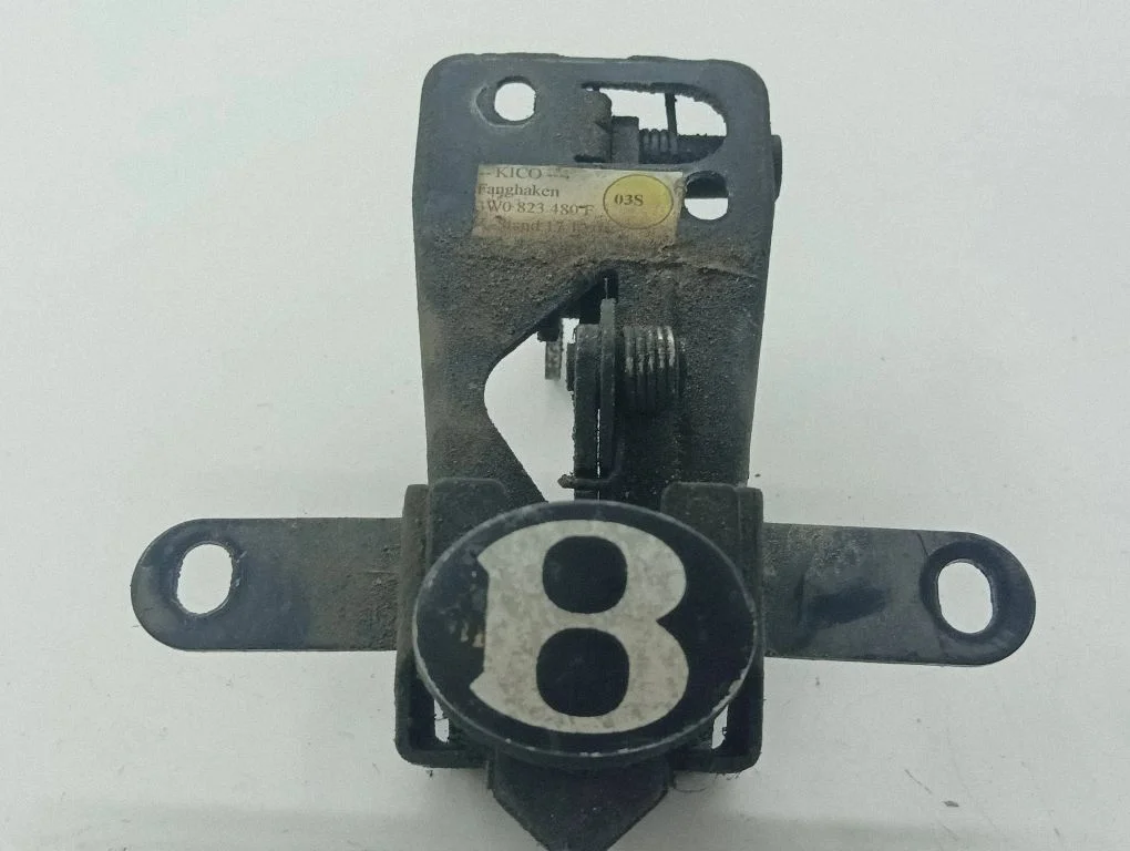 Motora pārsega slēdzene 3W0823480F
