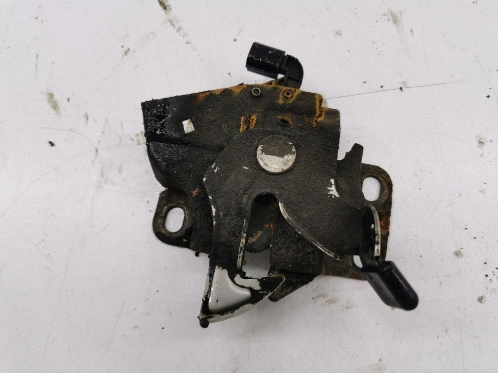 Engine bonnet/hood lock/catch