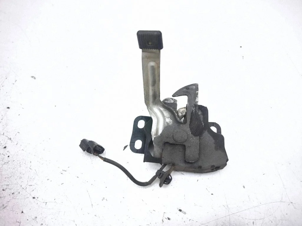 Engine bonnet/hood lock/catch