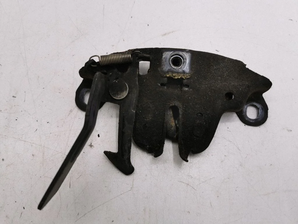 Engine bonnet/hood lock/catch