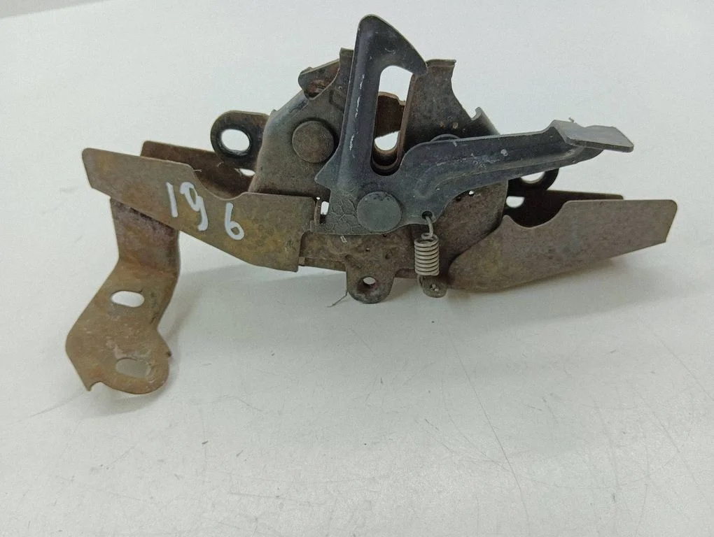 Engine bonnet/hood lock/catch