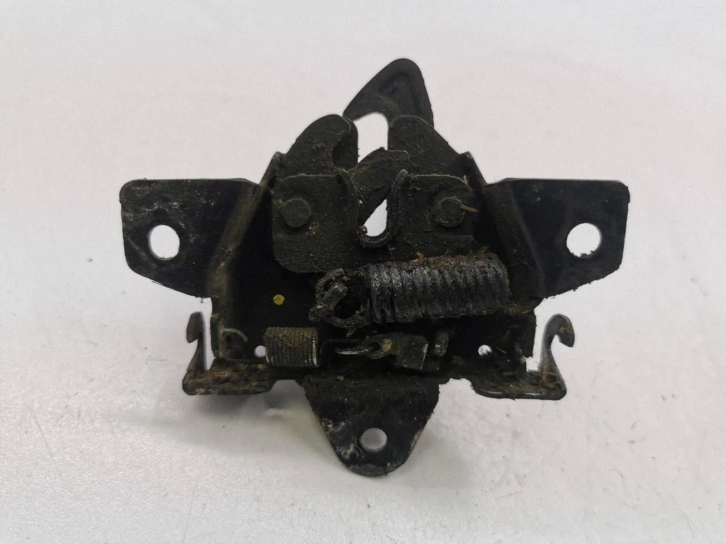 Engine bonnet/hood lock/catch