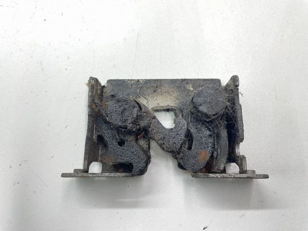 Zamek maski – BMW Seria 5 E60 E61 (2004-2010)
