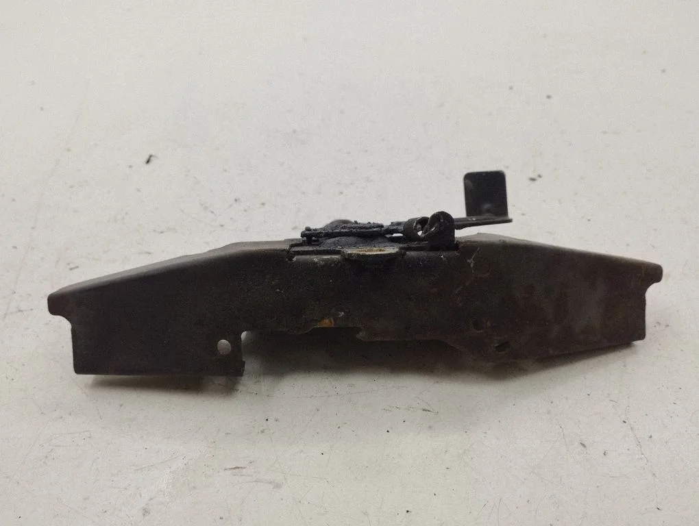 Engine bonnet/hood lock/catch