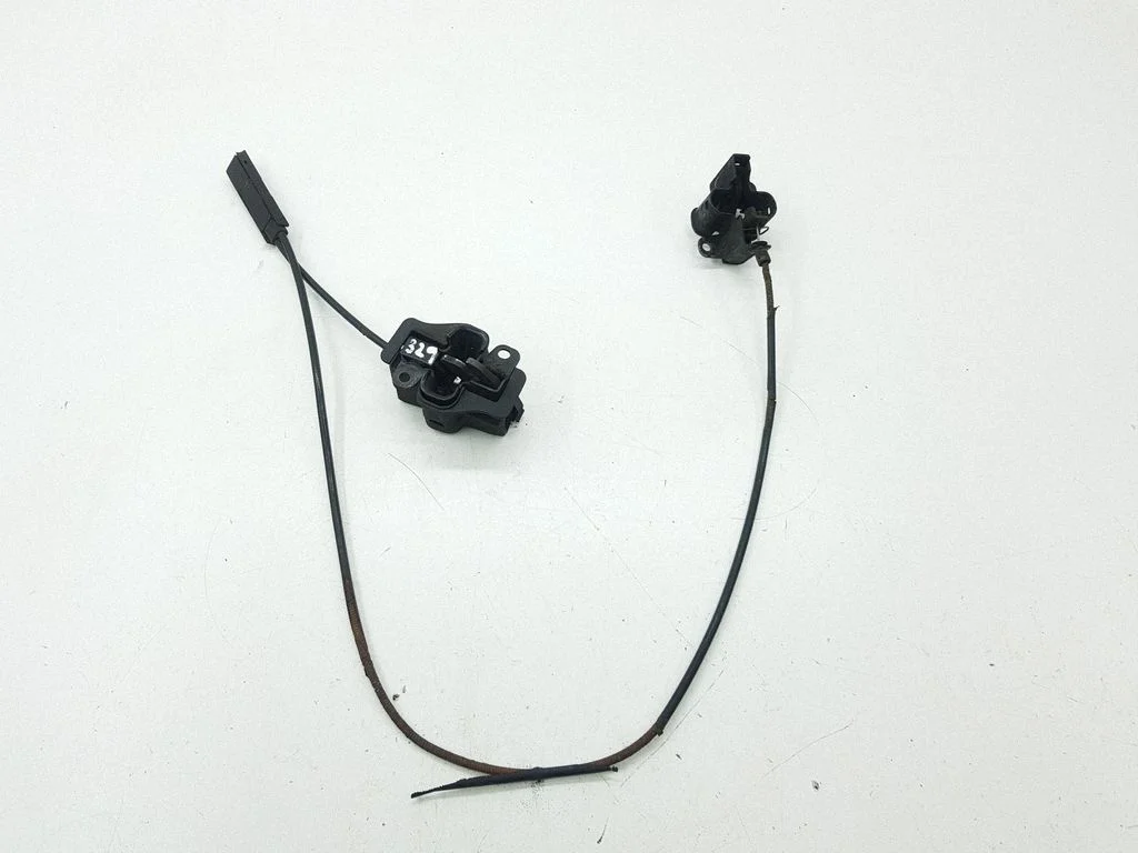 Engine bonnet/hood lock/catch