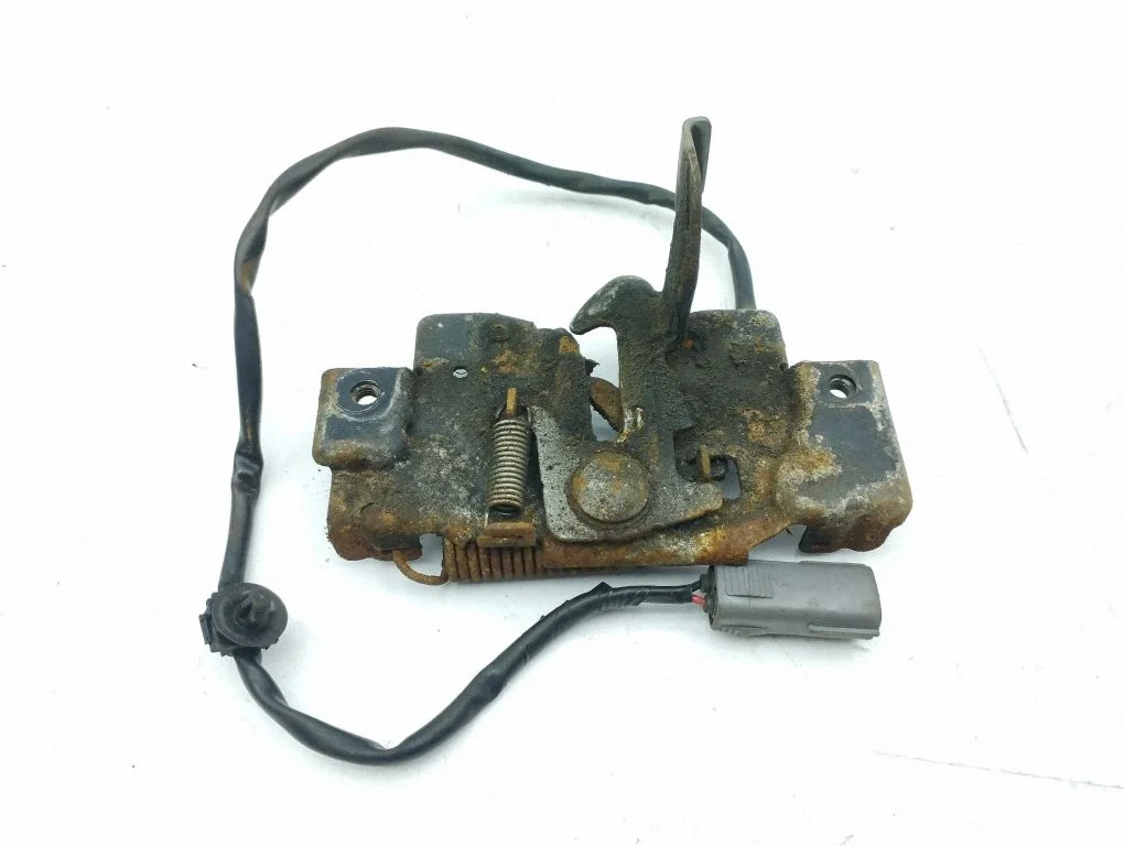 Engine bonnet/hood lock/catch