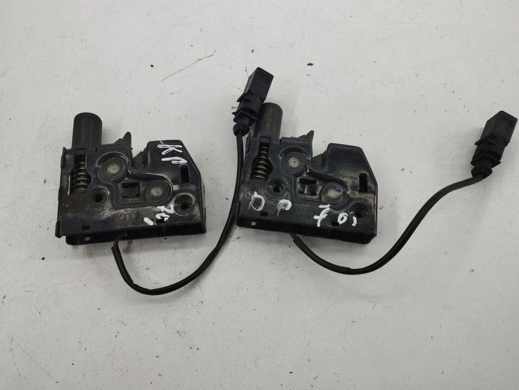 Engine bonnet/hood lock/catch