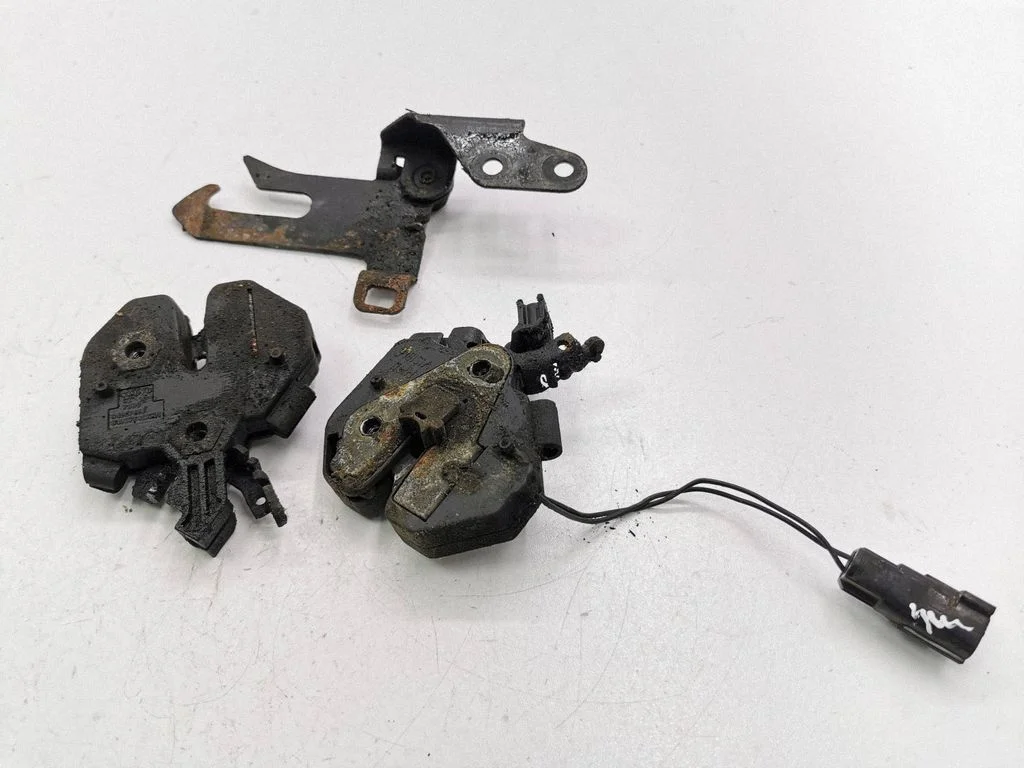 Engine bonnet/hood lock/catch 9483765