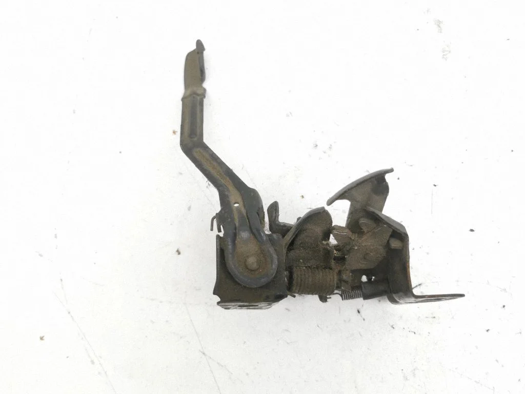 Engine bonnet/hood lock/catch
