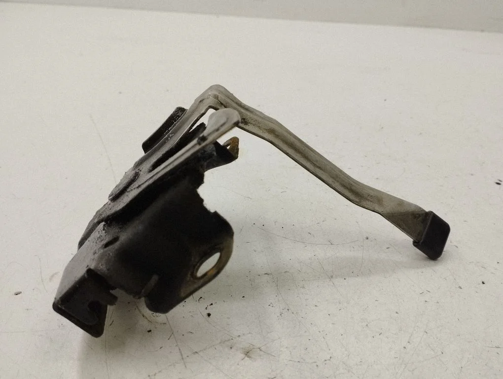 Engine bonnet/hood lock/catch